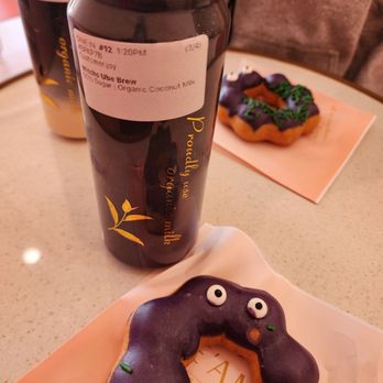 TE'AMO Boba Bar - Ube mochi monster donut and ube smoothie drink. - Bubble Tea Near Me - South Barrington, Illinois TE'AMO Boba Bar - Ube mochi monster donut and ube smoothie drink. - Bubble Tea Near Me - South Barrington, Illinois
