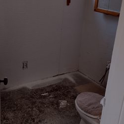 Greenleaf Construction And Outdoor Services - Bathroom remodel before photo