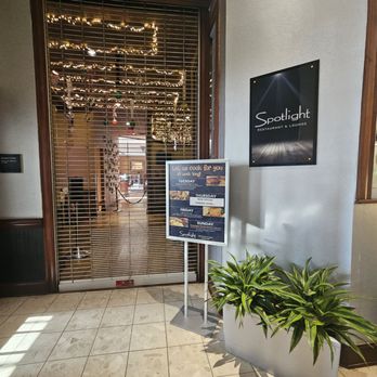 DoubleTree by Hilton Hotel Chicago - Alsip - Restaurant - Hotels Near Me - Alsip, Illinois DoubleTree by Hilton Hotel Chicago - Alsip - Restaurant - Hotels Near Me - Alsip, Illinois