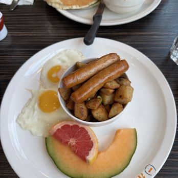 Allo Mon Coco - Two Eggs, Sausage, Home Fries - Breakfast & Brunch Near Me - Ottawa, Ontario Allo Mon Coco - Two Eggs, Sausage, Home Fries - Breakfast & Brunch Near Me - Ottawa, Ontario