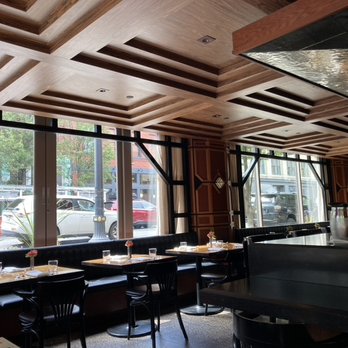 Q Restaurant & Bar - Q Restaurant (bar area) - New American Near Me - Portland, Oregon Q Restaurant & Bar - Q Restaurant (bar area) - New American Near Me - Portland, Oregon