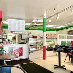 Berto's Deli & Pasta Shoppe - Interior