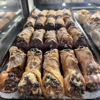 Bumbleberry Flats - Cannolis - American Near Me - Laughlin, Nevada Bumbleberry Flats - Cannolis - American Near Me - Laughlin, Nevada
