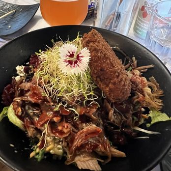 Au Poste de Traite - Duck confit salad - Hotels Near Me - Sainte-Famille, Quebec Au Poste de Traite - Duck confit salad - Hotels Near Me - Sainte-Famille, Quebec