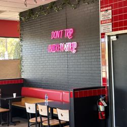 Habibi's Hot Chicken - Indoor decor