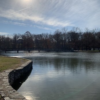Suson Park - Large pond. - Parks Near Me - Saint Louis, Missouri