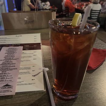 F325 Bbq - Iced tea unsweetened - Bars Near Me - North Kansas City, Missouri