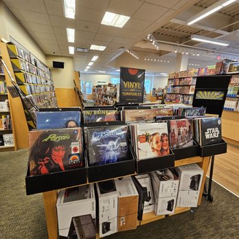 Barnes & Noble - Bookstores Near Me - Tigard, Oregon