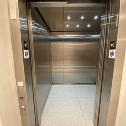 Zara - Schindler 3300XL elevator, Zara The Mall at Green Hills