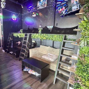 Kavana Kava bar - Comfy Seating Area - Sports Bars Near Me - Davie, Florida Kavana Kava bar - Comfy Seating Area - Sports Bars Near Me - Davie, Florida