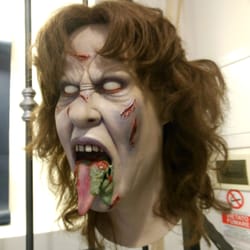 Maschera in latex di linda blair