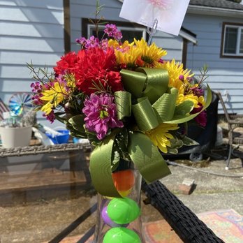 Olas Flower - These are the same exact order from FTD that my sister received from my mother from a different florist. - Florists Near Me - Bothell, Washington