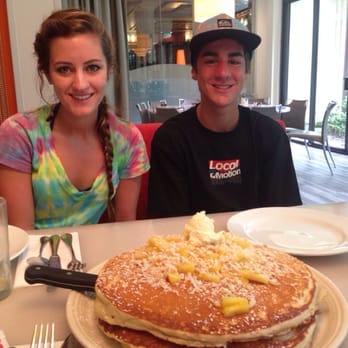 M.A.C. 24/7 - Mac Daddy pineapple coconut and macadamia nut pancake - American Near Me - Honolulu, Hawaii