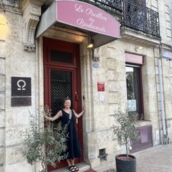 Le Pavillon des Boulevards - My wife at the entrance.