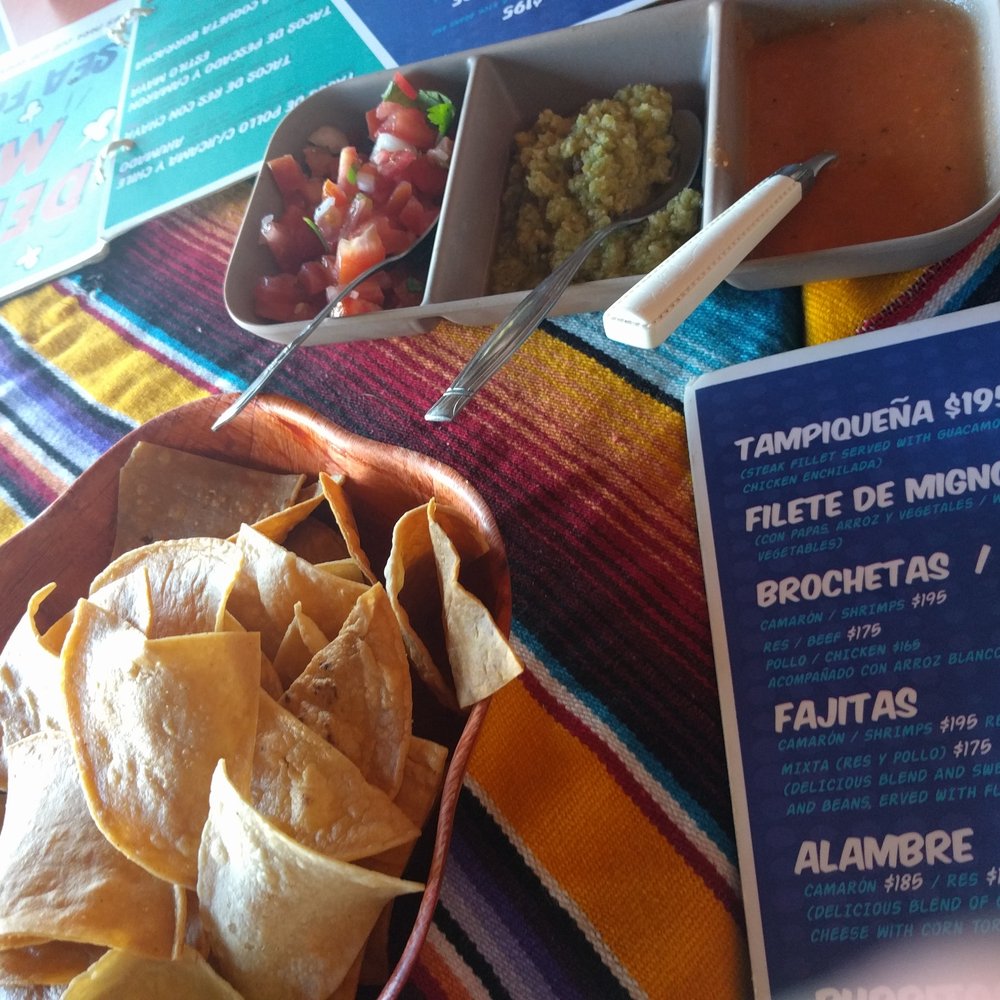 La Coqueta - Chips with pico, green salsa and red salsa - Mexican Near Me - Tulum, ROO