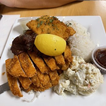 Da Kitchen Maui - Sampler plate - Hawaiian Near Me - Kihei, Hawaii Da Kitchen Maui - Sampler plate - Hawaiian Near Me - Kihei, Hawaii