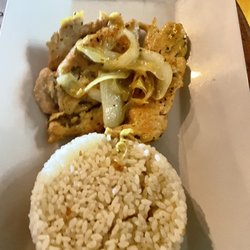 Douglas' Pub - Chicken with white rice