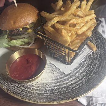 The Pressroom - Burger and fries - Cocktail Bars Near Me - San Jose, California The Pressroom - Burger and fries - Cocktail Bars Near Me - San Jose, California
