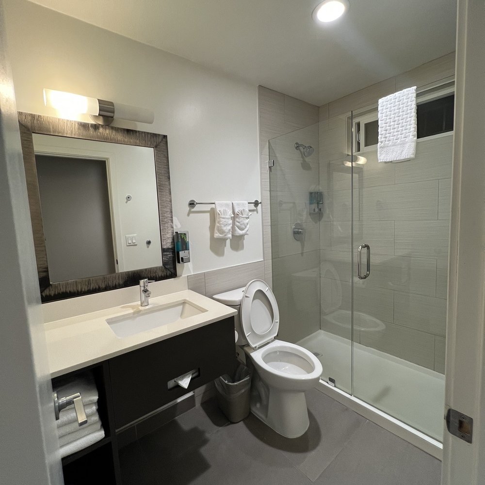 Hotel 414 Anaheim - Bathroom - Hotels Near Me - Anaheim, California Hotel 414 Anaheim - Bathroom - Hotels Near Me - Anaheim, California
