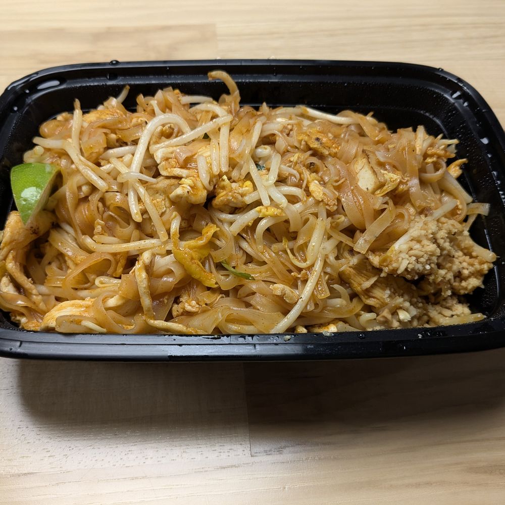 Thainery - Pad Thai Chicken - Thai Near Me - San Francisco, California