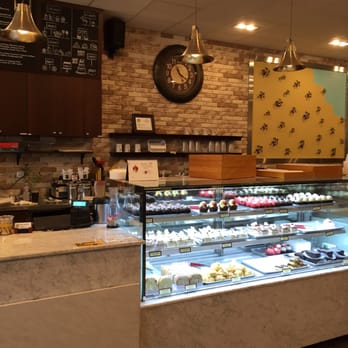 Honu Bakery - Beautiful inside! - Bakeries Near Me - Honolulu, Hawaii