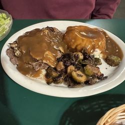 UpTown Grill - Beef steak with mushrooms, mashed potatoes, and gravy