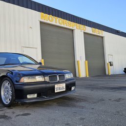 Parked and waiting for work done to get it back on the road! Parked and waiting for work done to get it back on the road!