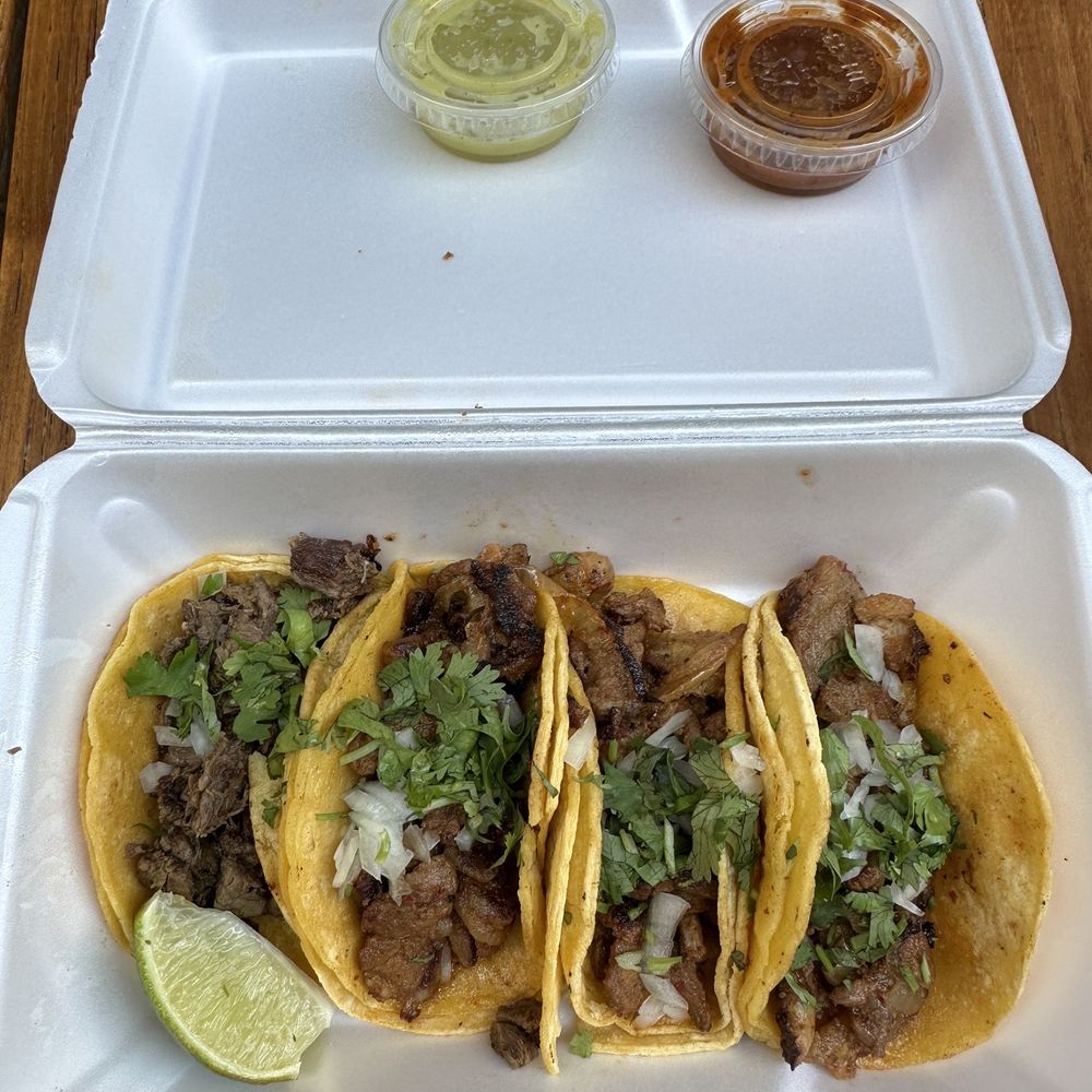 Devorame - three al pastor y carne asada - Food Trucks Near Me - Los Angeles, California