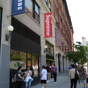 supreme clothing near me