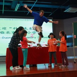 Mr Science Laboratory - Mr. Science teaching kids in China!