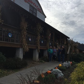 Elvira's Cafe - American Near Me - Sevierville, Tennessee