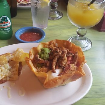 La Carreta - Covington - Taco salad with chicken, mango frozen margarita - Mexican Near Me - Covington, Louisiana
