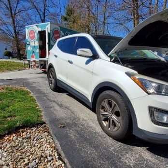 Zippity - Zippity replacing a battery for a customer in their driveway. - Auto Repair Near Me Zippity - Zippity replacing a battery for a customer in their driveway. - Auto Repair Near Me