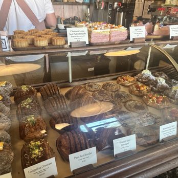 Del Sur Bakery & Cafe - Filipino Near Me - Chicago, Illinois
