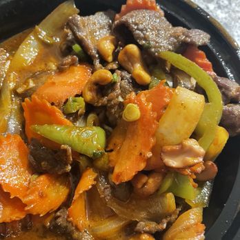 Dek Sen's By Rustic Spoon - Cashew nut beef - Thai Near Me - Los Angeles, California