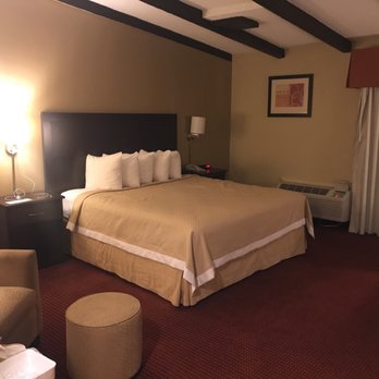 Days Hotel by Wyndham Flagstaff - King bed business room - Hotels Near Me - Flagstaff, Arizona