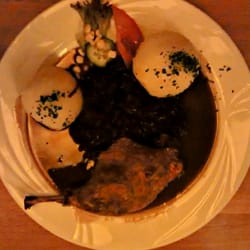Köstritzer Schwarzbierhaus - Gänsekeule, Klöße, Rotkohl und Sauce.