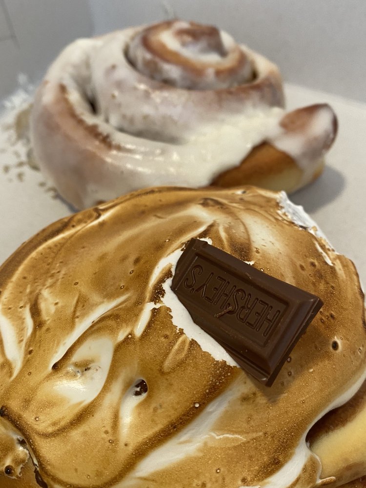 Swirls Cinnamon Rolls Logo