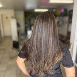 NG Hair Studio - Teasing highlights with money piece on long layers