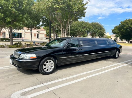 Limo rental services - The couple arrived in an elegant limousine, surrounded by luxury and comfort. We hope that the attention to every detail made the moment magical for you. Limo rental services - The couple arrived in an elegant limousine, surrounded by luxury and comfort. We hope that the attention to every detail made the moment magical for you.