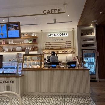 Bacio Di Latte - The inside of the store where you order - Gelato Near Me - Newport Beach, California