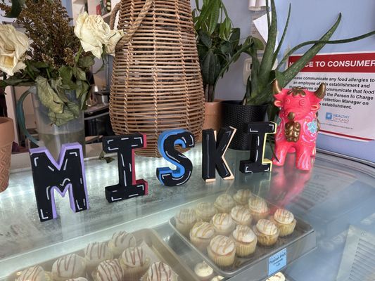 Miski Custom Cakes & Bakery by null