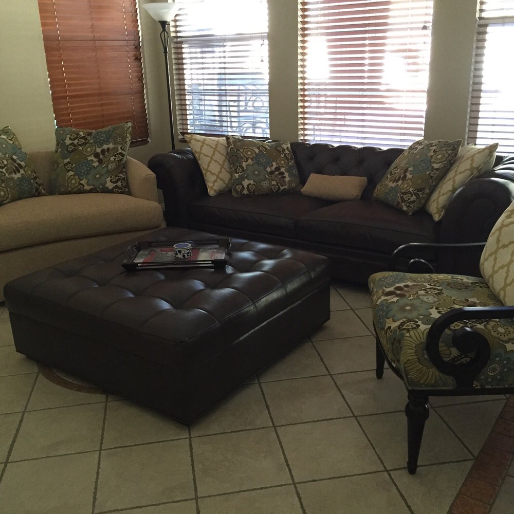 Jori Interiors - Great job with the family room. - Home Staging Near Me Jori Interiors - Great job with the family room. - Home Staging Near Me