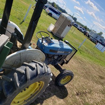 DeBucks Family Farm - The tractor for rides to the fields - Pumpkin Patches Near Me - Belleville, Michigan DeBucks Family Farm - The tractor for rides to the fields - Pumpkin Patches Near Me - Belleville, Michigan