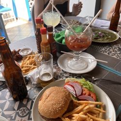 Mariscos Bahía - Hamburgesas, aguachiles, clamato,