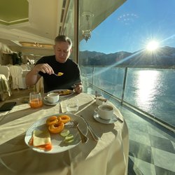 Grand Hotel Cadenabbia - Decent breakfast with amazing view.
