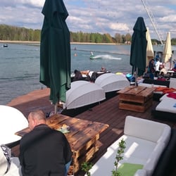 Restaurant Wake and Beach