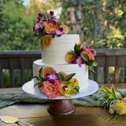Cake decorated with loose blooms