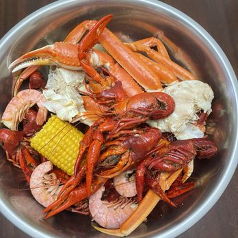 Dewy Dew Bugz - 21.99 special crawfish platter with royal reds and crab (picked up and to go) - Seafood Near Me - D'Iberville, Mississippi