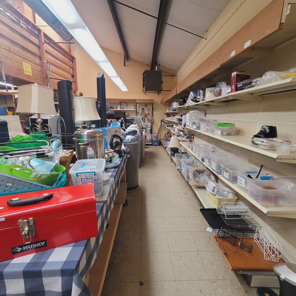 Church Mouse - Church Mouse Thrift - shopping inside (7/01/2023) - Thrift Stores Near Me - Sonoma, California